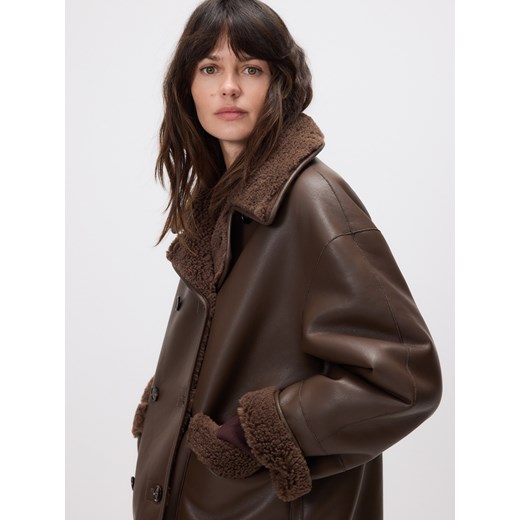 Reserved - Dwustronna kurtka z imitacji skóry - ciemnobrązowy ze sklepu Reserved w kategorii Kurtki damskie - zdjęcie 186576962