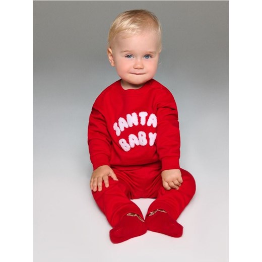 Sinsay - Bawełniany komplet dzianinowy z napisem - czerwony - id: 929FW-33X - marki Sinsay - 186578632 Sinsay - Bawełniany komplet dzianinowy z napisem - czerwony ze sklepu Sinsay w kategorii Komplety niemowlęce - zdjęcie 186578632