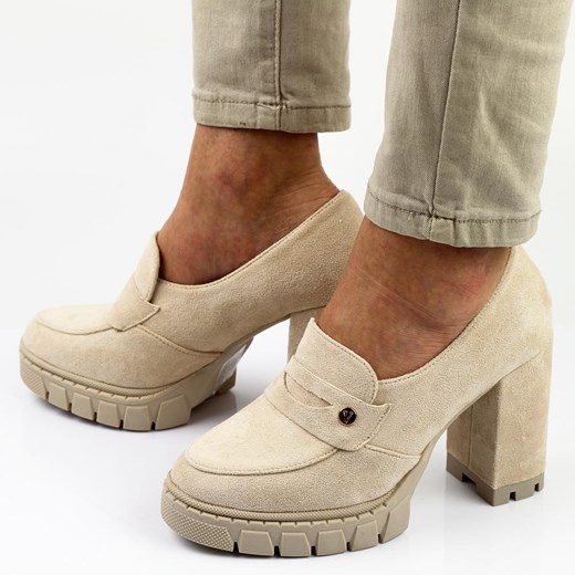 Beżowe zamszowe półbuty damskie na słupku, mokasyny Vinceza 20189 ze sklepu suzana.pl w kategorii Mokasyny damskie - zdjęcie 186589092