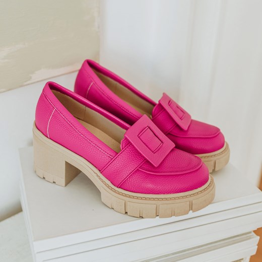 Fuksjowe groch Polskie półbuty damskie na obcasie Deoni D308 ze sklepu suzana.pl w kategorii Mokasyny damskie - zdjęcie 186589231