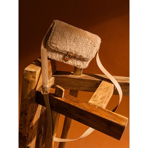 Sinsay - Torebka listonoszka ze sztucznym futerkiem - beżowy Sinsay One Size Sinsay