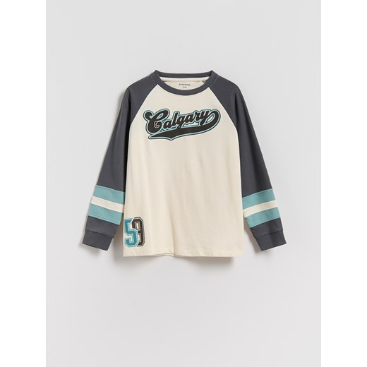 Reserved - Bawełniany longsleeve - złamana biel - id: 602FJ-01X - marki Reserved - 186593473 Reserved - Bawełniany longsleeve - złamana biel ze sklepu Reserved w kategorii Bluzy chłopięce - zdjęcie 186593473