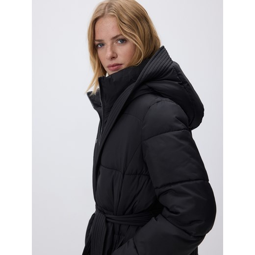 Reserved - Pikowana kurtka z wiązaniem - czarny - id: 697HD-99X - marki Reserved - 186593502 Reserved - Pikowana kurtka z wiązaniem - czarny ze sklepu Reserved w kategorii Kurtki damskie - zdjęcie 186593502