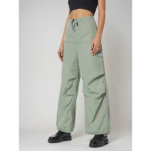 Monki Bojówki w kolorze zielonym ze sklepu Limango Polska w kategorii Spodnie damskie - zdjęcie 186594223