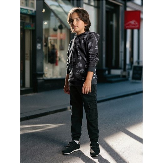 Sinsay - Spodnie jogger - czarny - id: 704EN-99J - marki Sinsay - 186598210 Sinsay - Spodnie jogger - czarny ze sklepu Sinsay w kategorii Spodnie chłopięce - zdjęcie 186598210