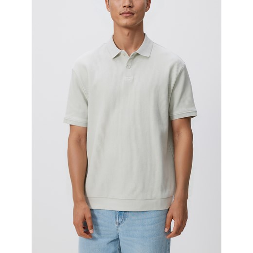 Reserved - Strukturalne polo comfort fit - jasnoniebieski ze sklepu Reserved w kategorii T-shirty męskie - zdjęcie 186599281