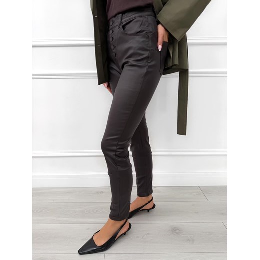 Czekoladowe Woskowane Spodnie z Guzikami Modnakiecka.pl 40 ModnaKiecka.pl