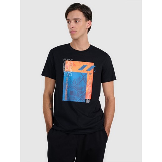 Męski t-shirt z nadrukiem 4F 4FWAW25TTSHM3123 - czarny ze sklepu Sportstylestory.com w kategorii T-shirty męskie - zdjęcie 186605002