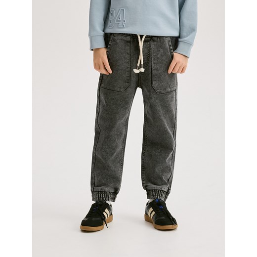 Reserved - Jeansy jogger - jasnoszary Reserved 158 (12 lat) okazyjna cena Reserved