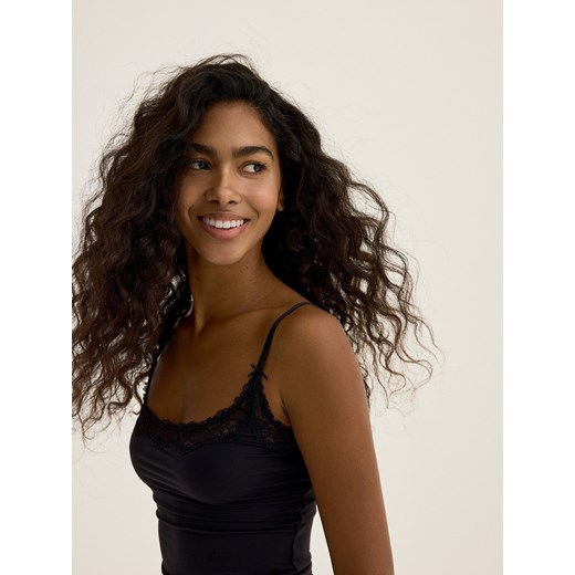 Reserved - Top z koronką - czarny - id: 216EZ-99X - marki Reserved - 186632213 Reserved - Top z koronką - czarny ze sklepu Reserved w kategorii Bluzki damskie - zdjęcie 186632213