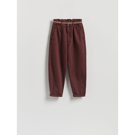 Reserved - Jeansy paperbag z paskiem - mahoniowy ze sklepu Reserved w kategorii Jeansy damskie - zdjęcie 186632523