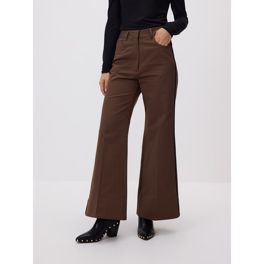 Reserved - Spodnie z lampasem - brązowy ze sklepu Reserved w kategorii Spodnie damskie - zdjęcie 186632694