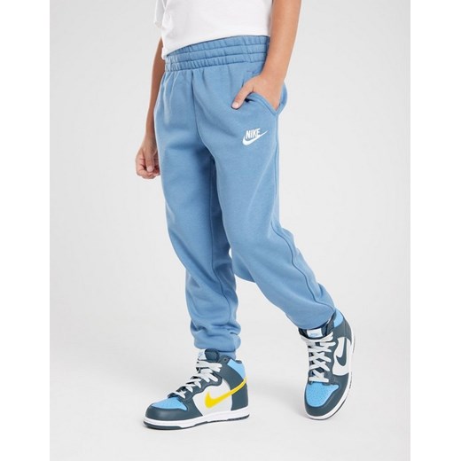 NIKE SPODNIE K NSW CLUB FT JGGR LBR B ze sklepu JD Sports  w kategorii Spodnie chłopięce - zdjęcie 186640544