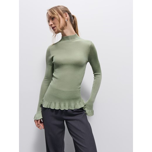 Mohito - Oliwkowy sweter z baskinką - zielony ze sklepu Mohito w kategorii Swetry damskie - zdjęcie 186659140