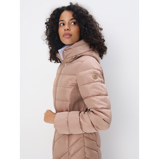 Mohito - Pikowany płaszcz - beżowy ze sklepu Mohito w kategorii Płaszcze damskie - zdjęcie 186659152