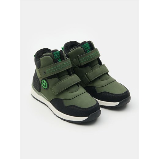 Sinsay - Buty trekkingowe zapinane na rzepy - zielony - id: 207FG-78X - marki Sinsay - 186665451 Sinsay - Buty trekkingowe zapinane na rzepy - zielony ze sklepu Sinsay w kategorii Buty trekkingowe dziecięce - zdjęcie 186665451