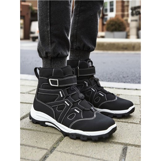 Sinsay - Ocieplane buty trekkingowe ze ściagaczem - czarny ze sklepu Sinsay w kategorii Buty trekkingowe dziecięce - zdjęcie 186665802