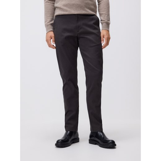 Reserved - Spodnie chino slim fit - ciemnobrązowy ze sklepu Reserved w kategorii Spodnie męskie - zdjęcie 186672873
