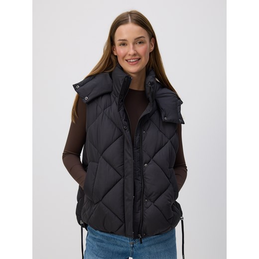 Reserved - Pikowana kamizelka z kapturem - czarny ze sklepu Reserved w kategorii Kamizelki damskie - zdjęcie 186678342