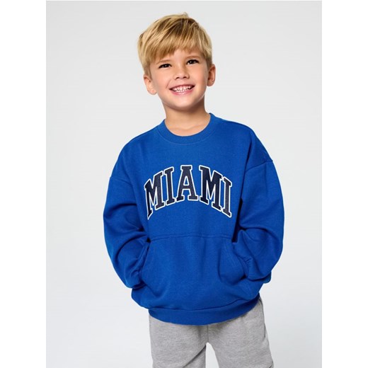 Sinsay - Bluza crewneck z napisem - niebieski Sinsay 134 (8-9 l) Sinsay