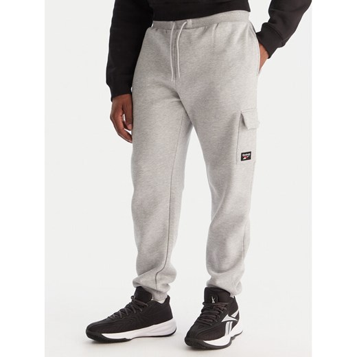 Reebok Spodnie dresowe Wada RK25147CCM Szary Regular Fit ze sklepu MODIVO w kategorii Spodnie męskie - zdjęcie 186680061