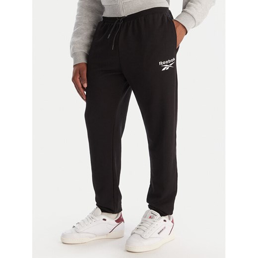 Reebok Spodnie dresowe Winslow RK25140CCM Czarny Regular Fit ze sklepu MODIVO w kategorii Spodnie męskie - zdjęcie 186680204