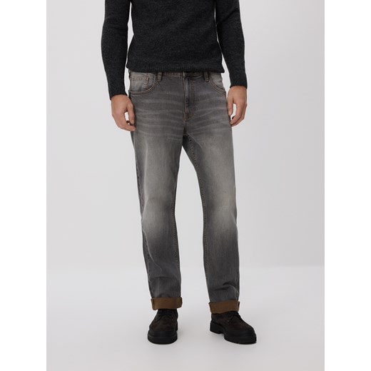 Reserved - Jeansy straight z efektem sprania - szary ze sklepu Reserved w kategorii Jeansy męskie - zdjęcie 186681551