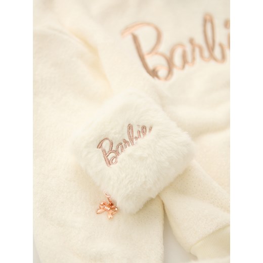 Sinsay - Bluza crewneck z napisem Barbie - kremowy Sinsay 122 (6-7 l) Sinsay