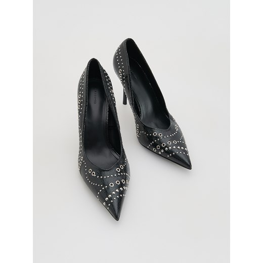 Reserved - Czółenka z metalowymi okuciami - czarny Reserved 39 Reserved