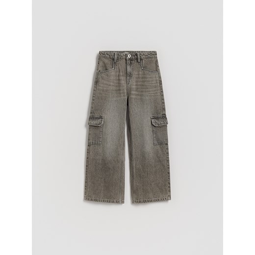 Reserved - Jeansy wide leg z kieszeniami cargo - jasnoszary ze sklepu Reserved w kategorii Spodnie dziewczęce - zdjęcie 186696813
