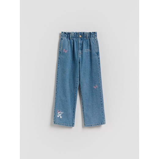 Reserved - Jeansy baggy z haftem - niebieski - id: 799FF-55J - marki Reserved - 186701654 Reserved - Jeansy baggy z haftem - niebieski ze sklepu Reserved w kategorii Spodnie dziewczęce - zdjęcie 186701654