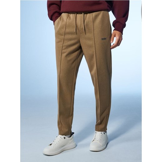 Sinsay - Spodnie tapered fit - beżowy ze sklepu Sinsay w kategorii Spodnie męskie - zdjęcie 186702911