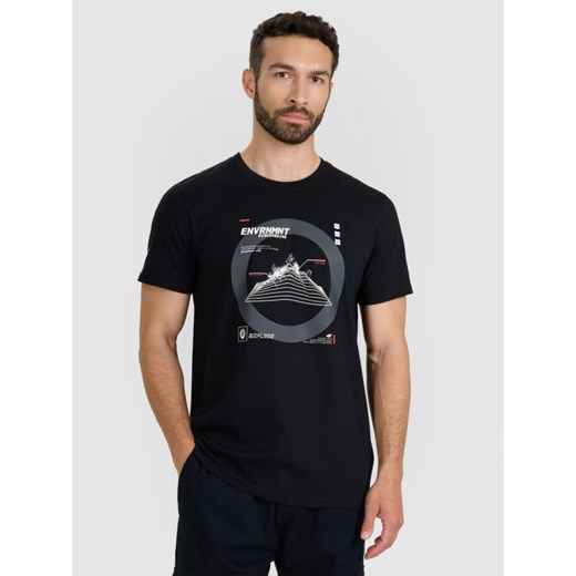Męski t-shirt z nadrukiem 4F 4FWAW25TTSHM3120 - czarny ze sklepu Sportstylestory.com w kategorii T-shirty męskie - zdjęcie 186703181