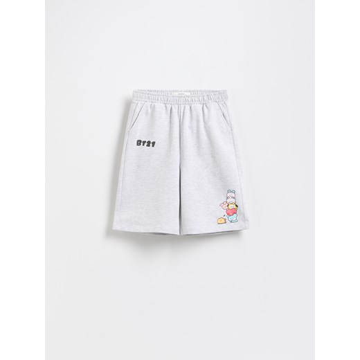Reserved - Szorty z nadrukiem BT21 - jasnoszary ze sklepu Reserved w kategorii Spodenki dziewczęce - zdjęcie 186705861