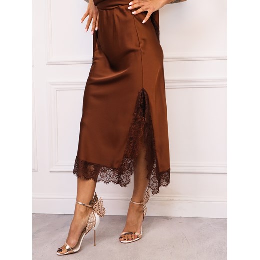 SPÓDNICA SATYNOWA MIDI Z ROZCIĘCIEM I KORONKĄ- CZEKOLADOWA ze sklepu olika.com.pl w kategorii Spódnice - zdjęcie 186707551