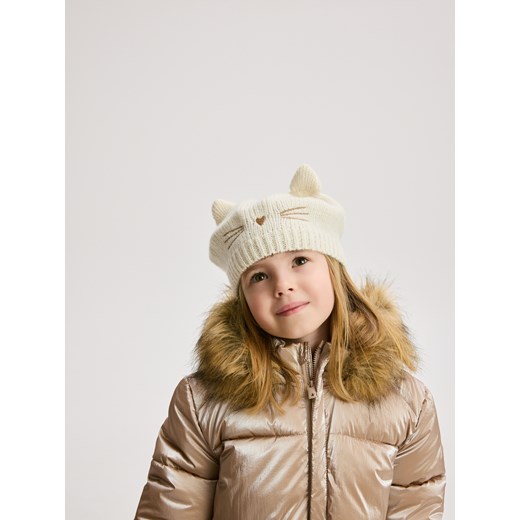 Reserved - Beret z haftowaną aplikacją - złamana biel - id: 430GS-01X - marki Reserved - 186712044 Reserved - Beret z haftowaną aplikacją - złamana biel ze sklepu Reserved w kategorii Czapki dziecięce - zdjęcie 186712044