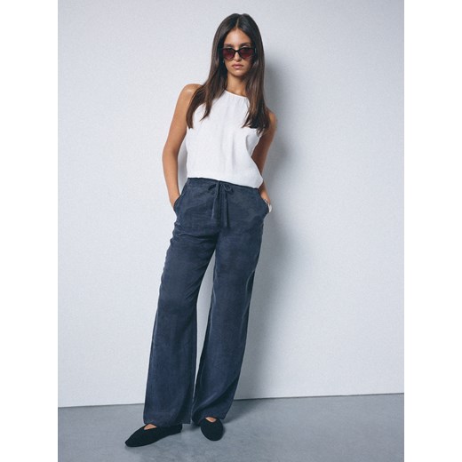 Mohito - Spodnie z cupro i wiskozy - szary ze sklepu Mohito w kategorii Spodnie damskie - zdjęcie 186714094