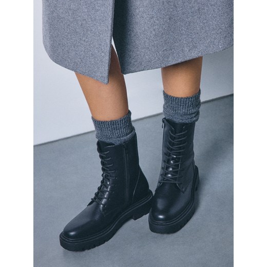 Mohito - Skórzane botki - czarny ze sklepu Mohito w kategorii Workery damskie - zdjęcie 186717101
