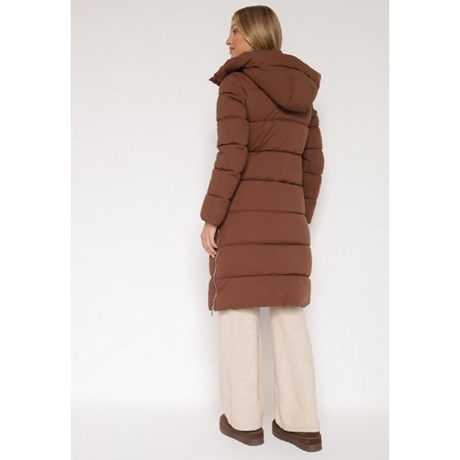 Brązowa Pikowana Kurtka z Odpinanym Kapturem Ozdobiona Suwakami Zairens M born2be.pl