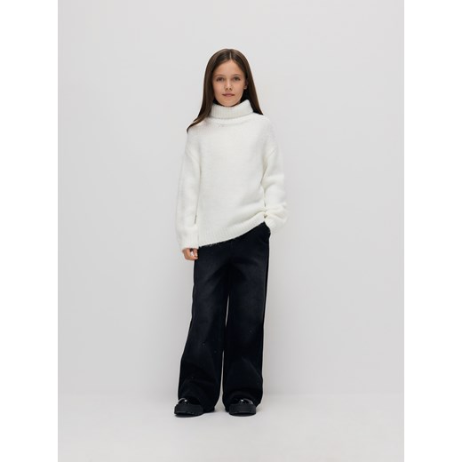 Reserved - Jeansy super wide leg z aplikacją - czarny - id: 823FF-99J - marki Reserved - 186719804 Reserved - Jeansy super wide leg z aplikacją - czarny ze sklepu Reserved w kategorii Spodnie dziewczęce - zdjęcie 186719804