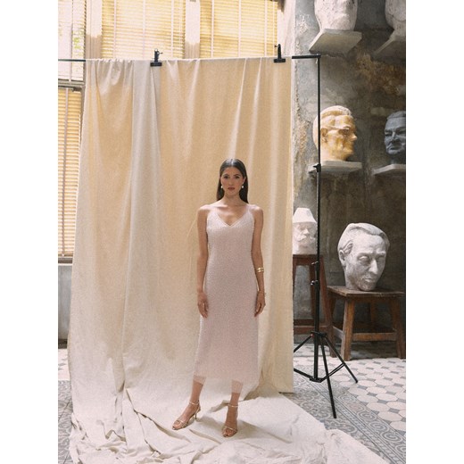 Mohito - Sukienka midi z metalizowaną nitką - beżowy ze sklepu Mohito w kategorii Sukienki - zdjęcie 186721342