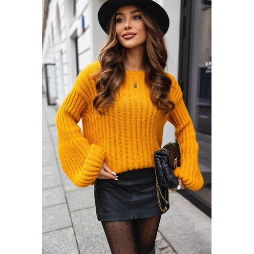 krótki sweter ksenia z szerokimi rękawami polski produkt j&k premium - musztarda ze sklepu STYLOWO w kategorii Swetry damskie - zdjęcie 186724651