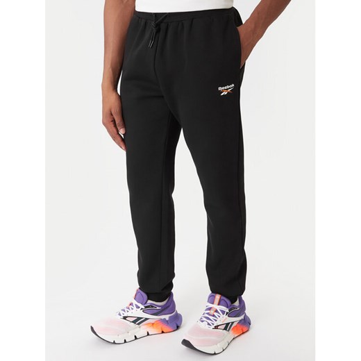 Reebok Spodnie dresowe Winchester Pant RK25146CCM Czarny Regular Fit ze sklepu MODIVO w kategorii Spodnie męskie - zdjęcie 186729464