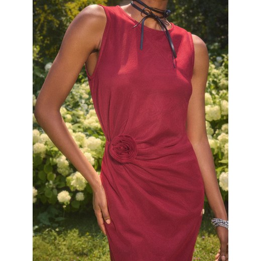 Mohito - Sukienka midi z ozdobną różą 3D - mahoń ze sklepu Mohito w kategorii Sukienki - zdjęcie 186734123