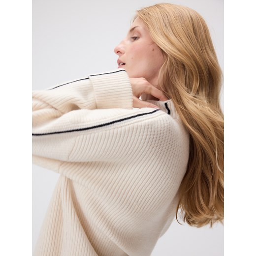 Reserved - Sweter z kontrastową lamówką - kremowy ze sklepu Reserved w kategorii Swetry damskie - zdjęcie 186734340