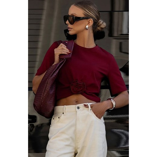 Bordowy t-shirt damski z marszczeniem i różą Elvie B56, Kolor bordowy, Rozmiar L, Ivon ze sklepu Primodo w kategorii Bluzki damskie - zdjęcie 186736223