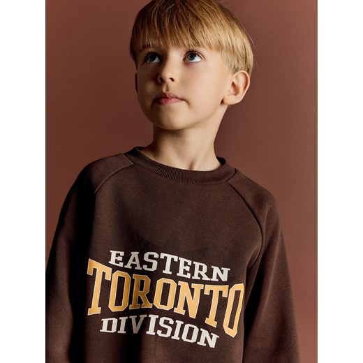 Reserved - Bluza z nadrukiem - ciemnobrązowy ze sklepu Reserved w kategorii Bluzy chłopięce - zdjęcie 186737474