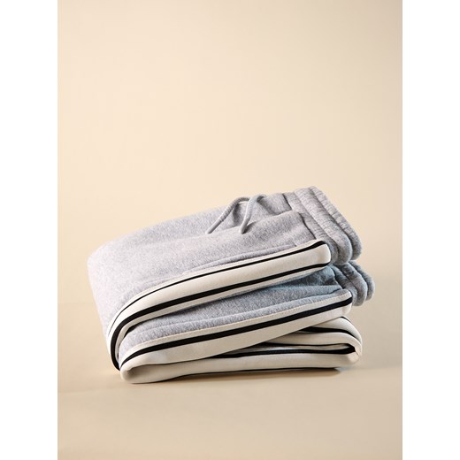 Reserved - Ocieplane spodnie dresowe - jasnoszary ze sklepu Reserved w kategorii Spodnie chłopięce - zdjęcie 186739074