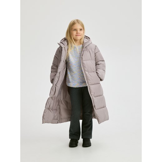 Reserved - Długi pikowany płaszcz z kapturem - beżowy - id: 248EX-80X - marki Reserved - 186739133 Reserved - Długi pikowany płaszcz z kapturem - beżowy ze sklepu Reserved w kategorii Płaszcze dziewczęce - zdjęcie 186739133