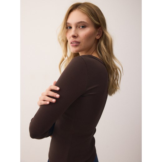 Reserved - Bawełniany longsleeve - ciemnobrązowy ze sklepu Reserved w kategorii Bluzki damskie - zdjęcie 186739631